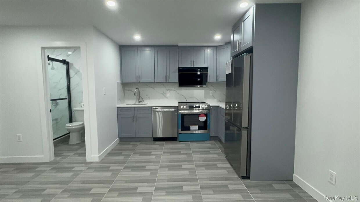 Building Photo - 5-06 Beach 69th St