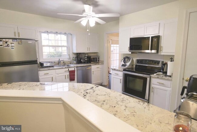 Foto del edificio - 10277 Gainsborough Rd