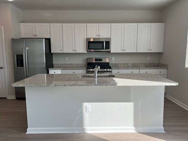 Building Photo - Surfside Beach - 3 bedroom / 2.5 Bathroom Home