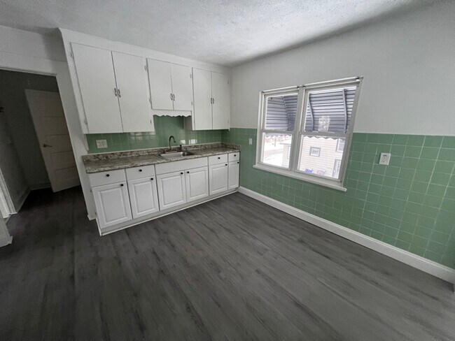 Building Photo - 4302 W 30th St