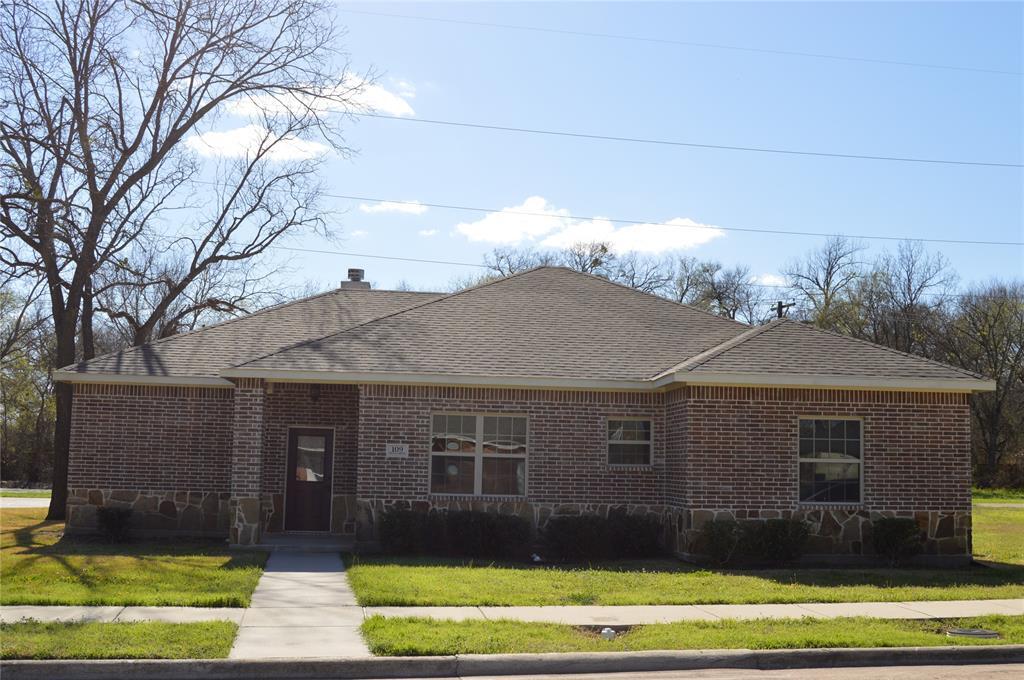 Primary Photo - 109 Pecan Grove