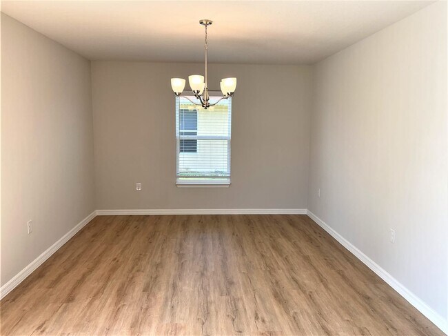 Building Photo - 542 Fort Pierce St SW