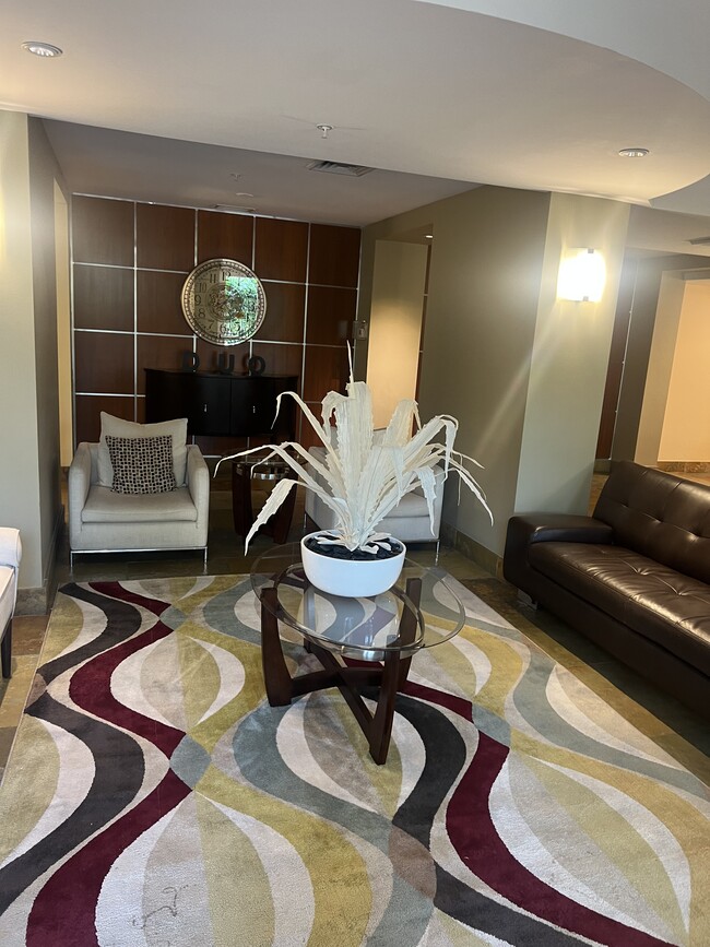 Building Photo - 1755 E Hallandale Beach Blvd