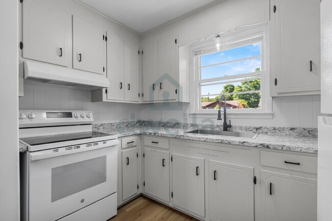 Building Photo - 2516 Flamingo Dr