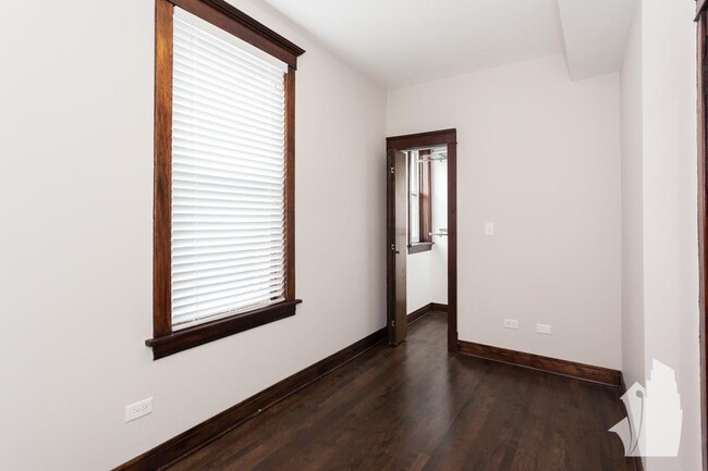 Building Photo - 3 bedroom in Chicago IL 60642