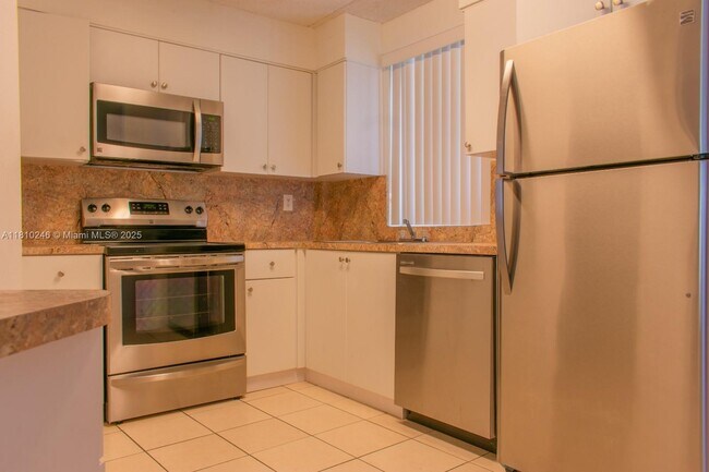 Foto del edificio - 6175 NW 186th St