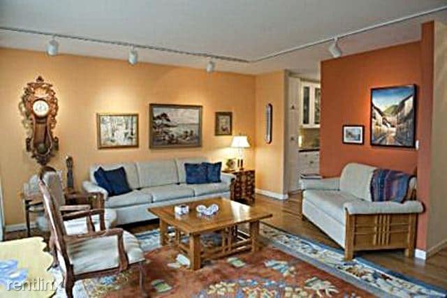 Building Photo - 4 br, 3.5 bath Townhome - 830 S. ADA