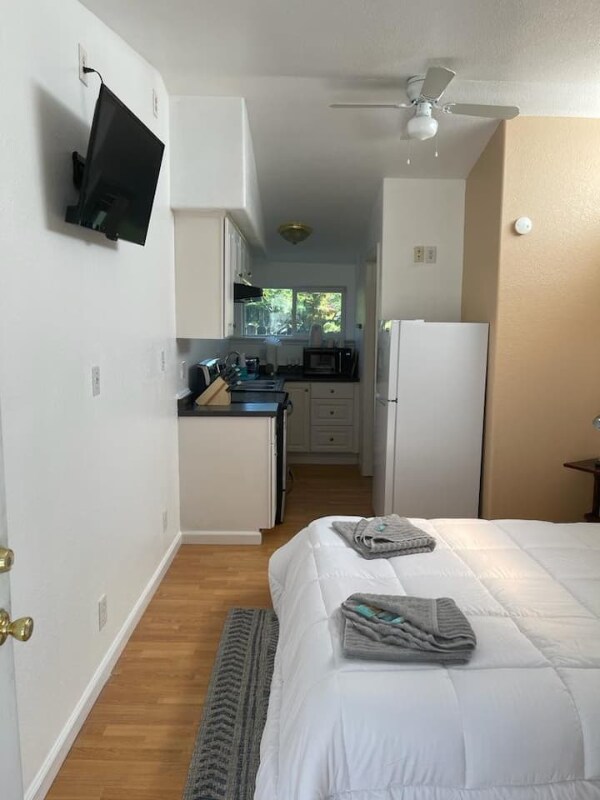 Foto del edificio - 3345 Lakeshore Blvd