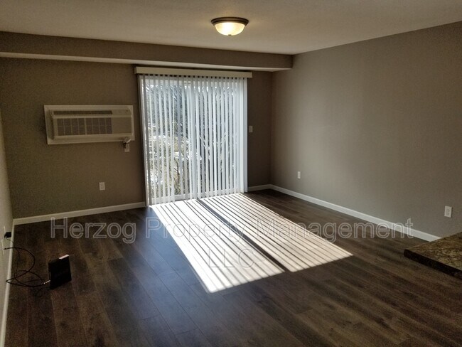 Foto del edificio - 235 Legion Field Rd