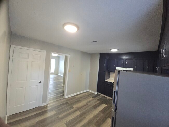 Foto del edificio - 1307 W Meadowview Rd