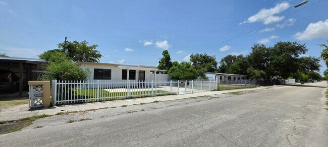 Building Photo - 2230 Service Rd
