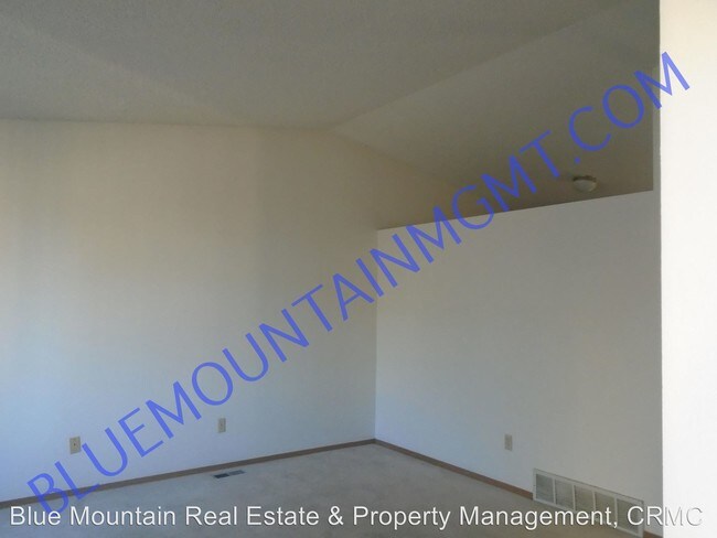 Building Photo - 3 br, 2 bath House - 745 Crosstrail Drive
