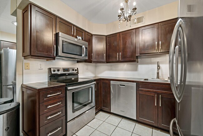 Building Photo - 3101 Sunflower Loop N
