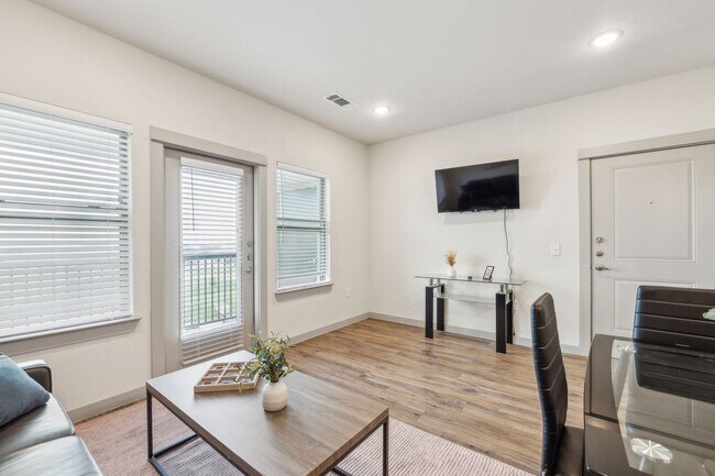 Foto del edificio - 2051 Mayfield Pkwy