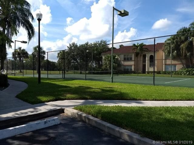 Foto del edificio - 3430 Pinewalk Dr N