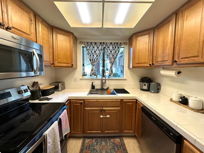 Building Photo - Beautiful Santa Clara Condo  Two Bedrooms ...