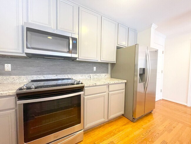 Foto del edificio - Twin Peaks: Spacious 1 Bed 1 Bath with Gar...