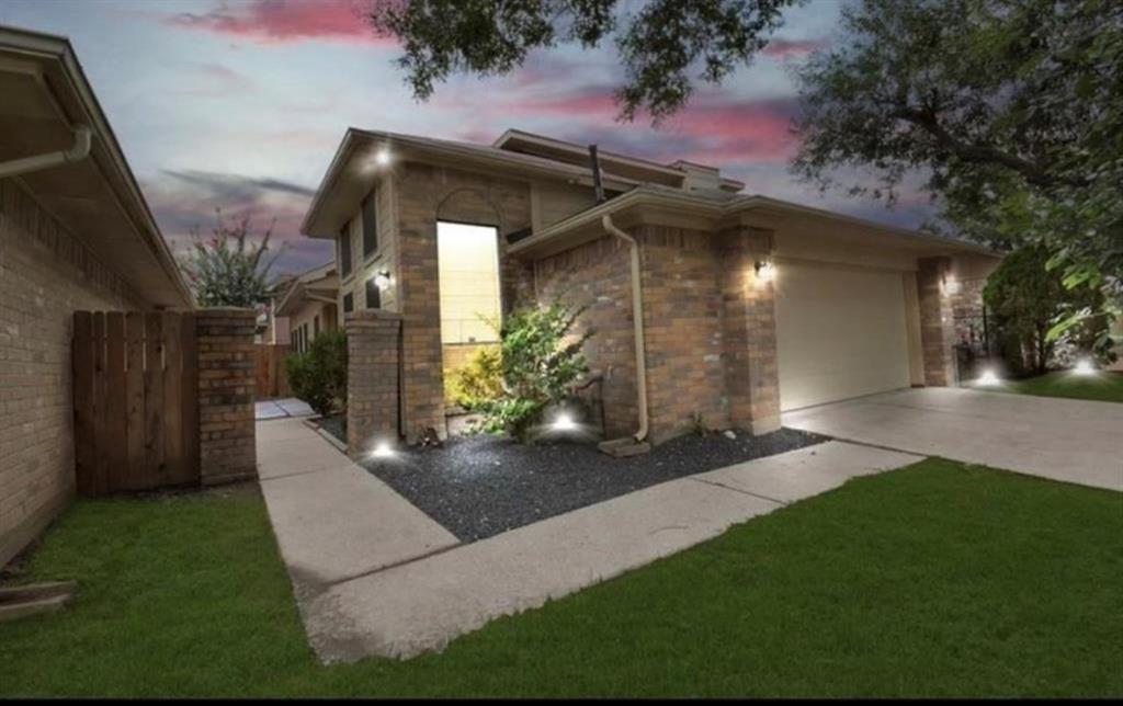 Primary Photo - 12410 N Rachlin Cir