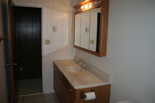 Building Photo - 3695 Weyland Dr