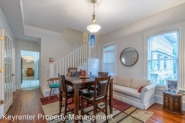 Foto del edificio - 3 br, 2 bath House - 440 E 6th St