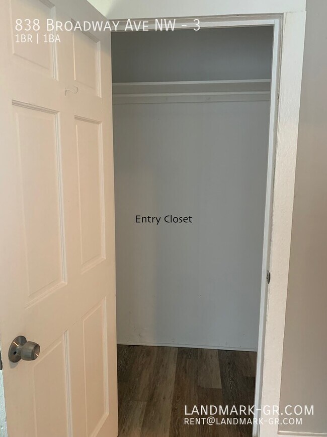 Building Photo - Available JUNE 7!!  1 Bed/ 1 Bath lower un...