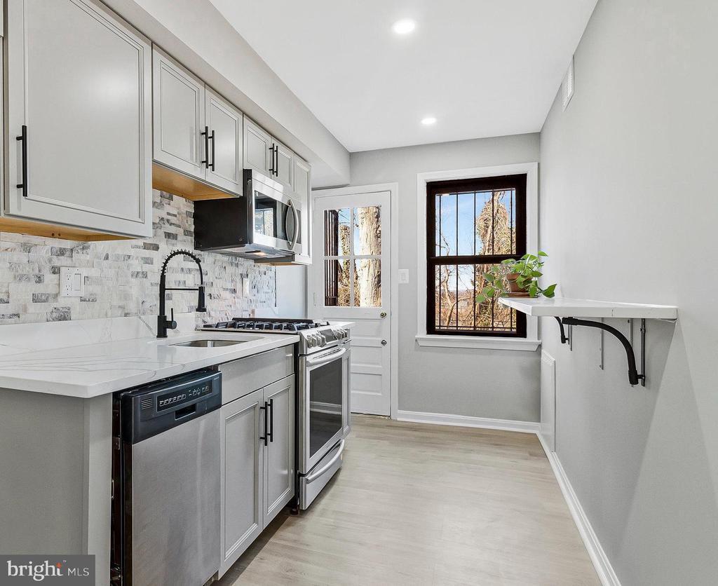 Primary Photo - 4970-4972-4972 Just St NE