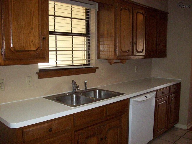 Building Photo - 4330 S Leighton Cir