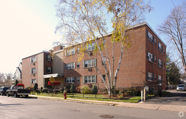 Building Photo - Greenwood Oaks