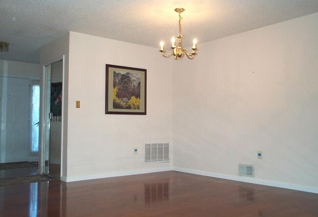 Building Photo - 1302 Palley Ct