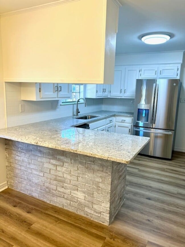 Building Photo - Corner lot in Huntleigh Woods