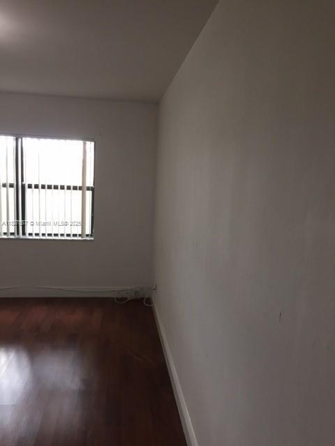 Foto del edificio - 8290 Lake Dr