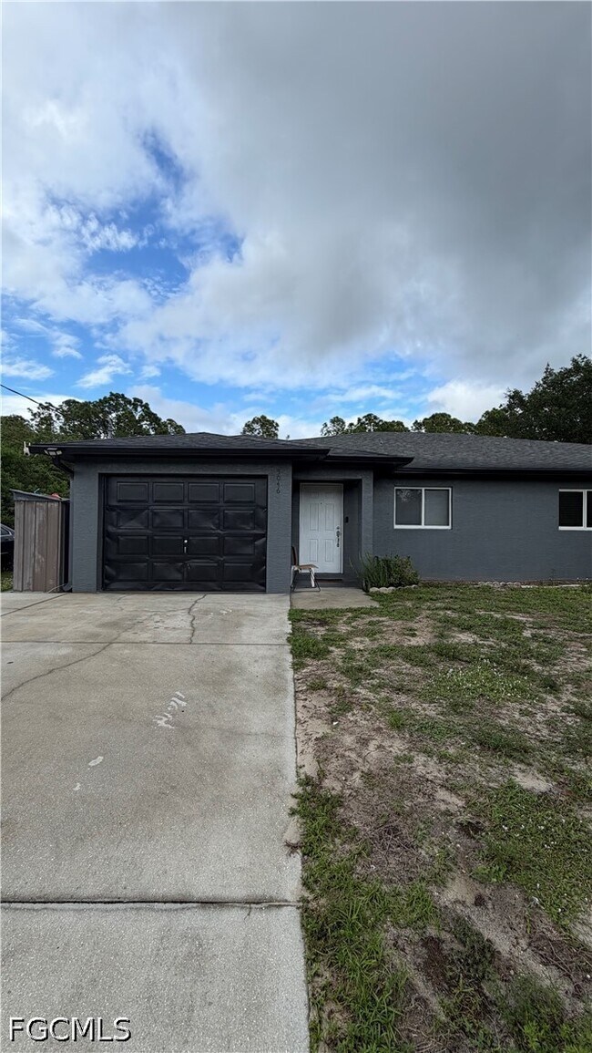 Foto del edificio - 5046 Locke Ln