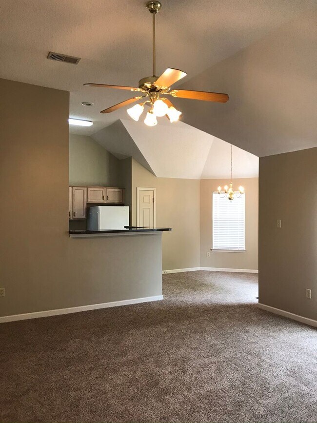 Building Photo - Olive Branch - 3 Bedroom, 2 Full bath Split Plan with Patio and Wood Privacy Fenced in Yard - Ove...