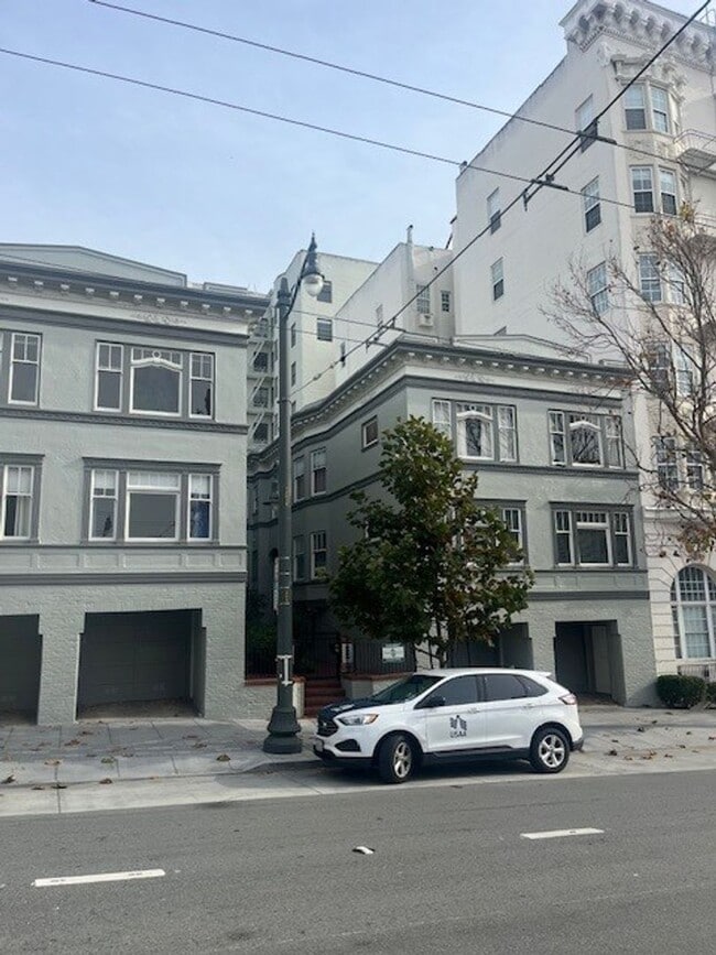 Building Photo - 2620-2626-2626 Van Ness Ave