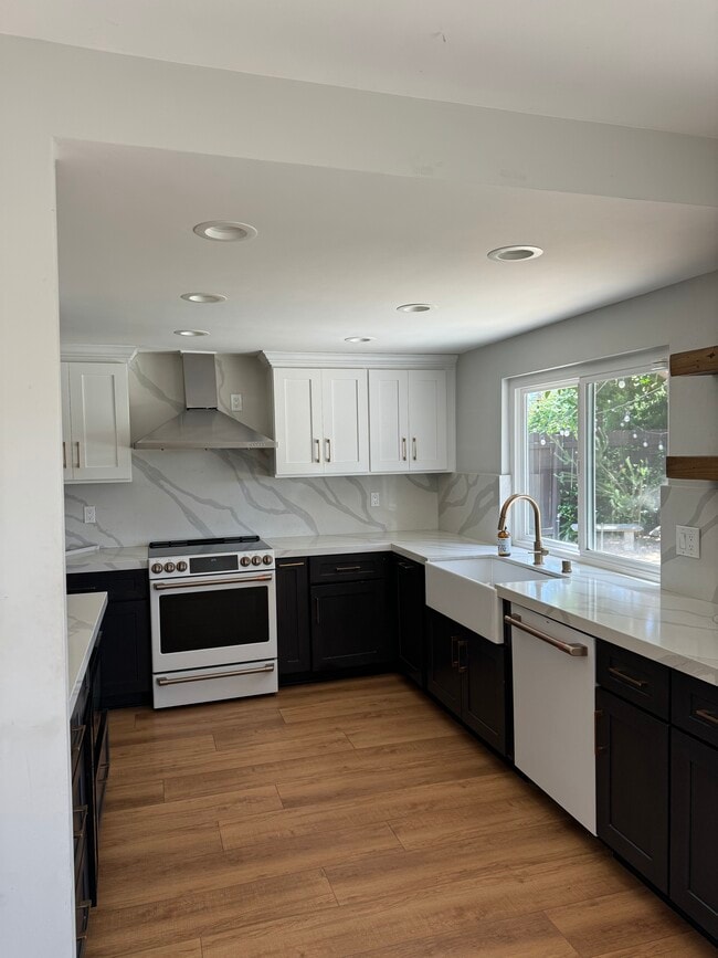 Newly remodeled kitchen with brand new appliances! - 2411 El Bosque Ave
