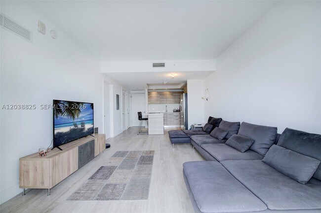 Foto del edificio - 121 NE 34th St