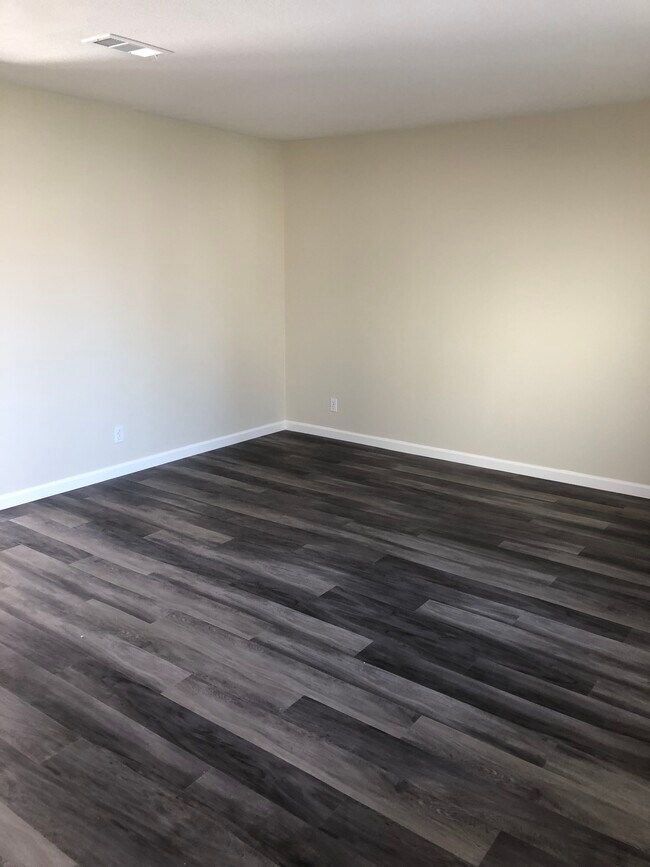 Living Room - 3570 Northwood Dr