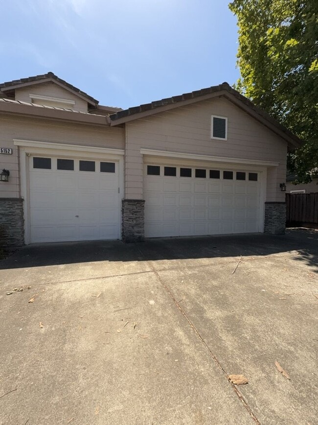 Building Photo - 5152 Renaissance Ct