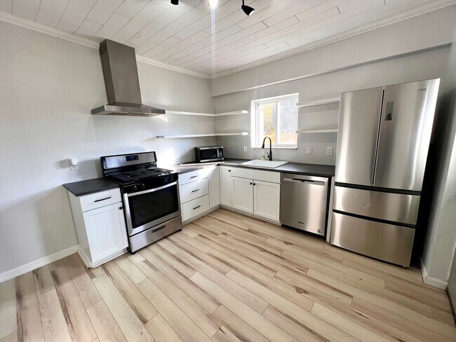 Foto del edificio - 3 Bedroom 1.5 Bath - Updated Home for Rent