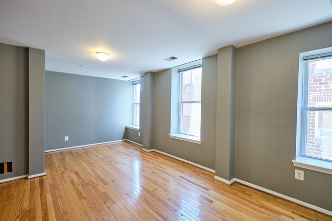 Building Photo - 1441 Spring Rd NW