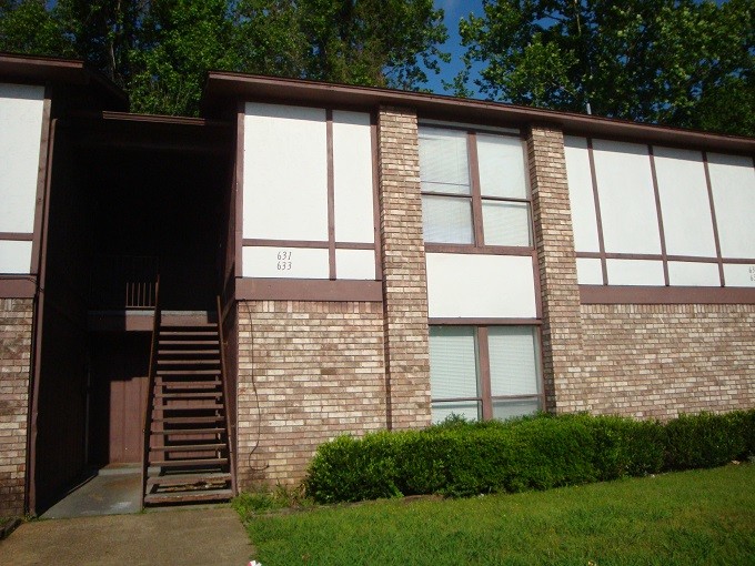 Building Photo - 615-637 Champion Pl