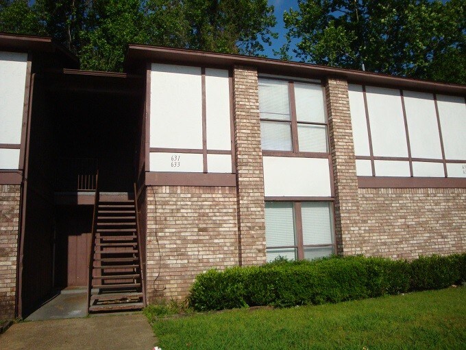 Building Photo - 615 Champion Pl