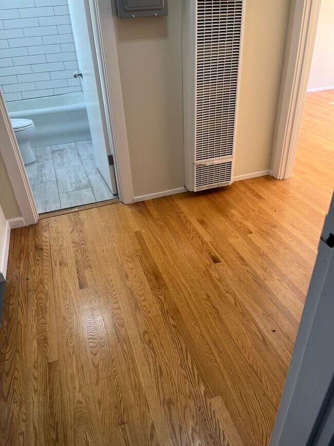 Photo - Sweet Studio. Alamo Square. Dishwasher. Mi... House