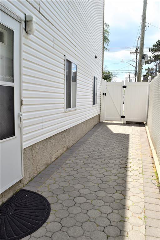 Foto del edificio - 215 Barlow Ave
