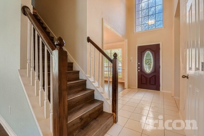 Building Photo - 5816 Clear Creek Dr