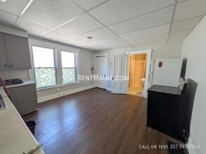 Building Photo - 204 Maple St