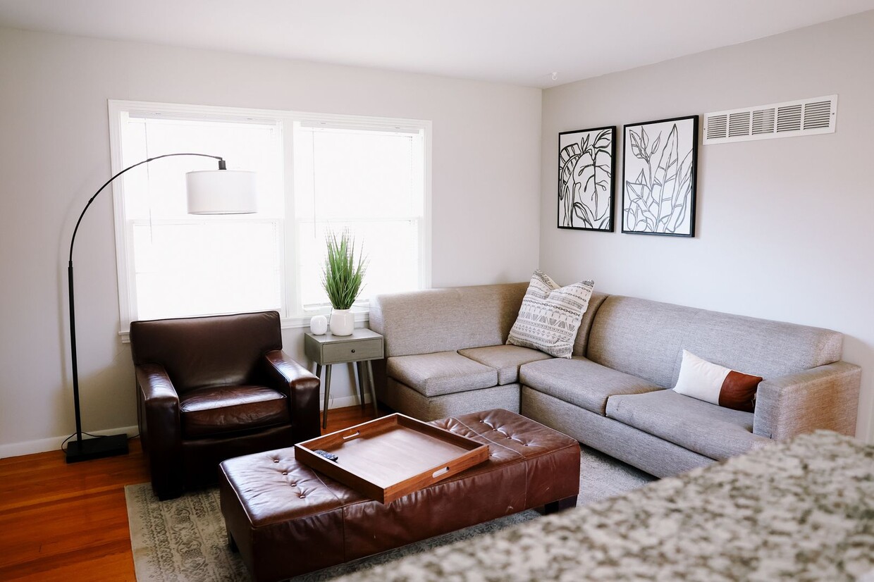 Primary Photo - Spacious 3 Bedroom, 2 Bath Duplex with Att...