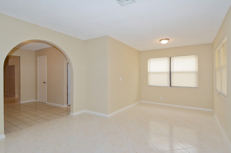 Primary Photo - 1209 W 32nd St