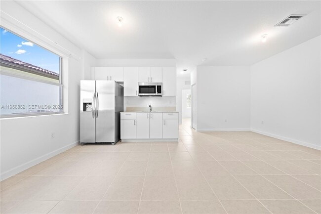 Building Photo - 2442 SE 30th St