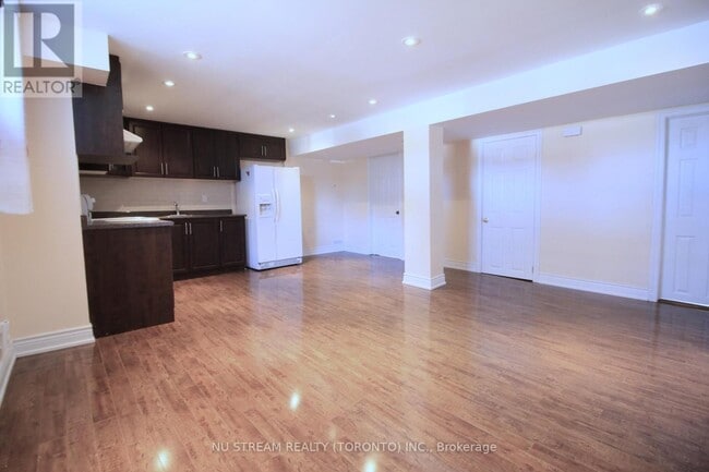 Building Photo - 49 Acre Heights Crescent